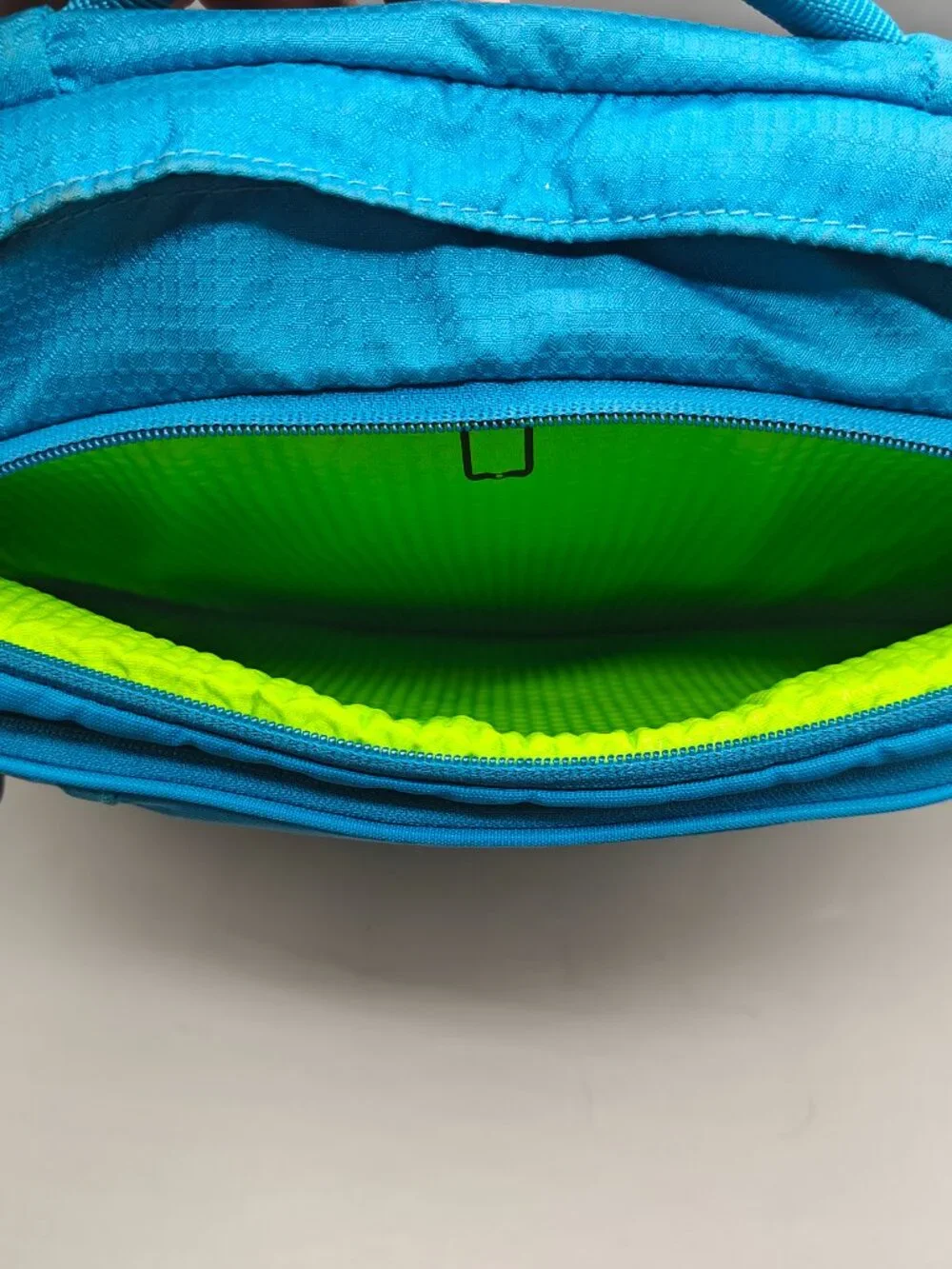 Osprey Ozone Courier Bag Summit Blue Laptop Messenger Bag Travel Carry-on 20 L